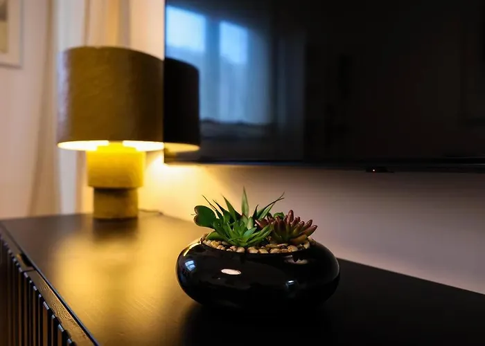 Elegance Haven By Home Apartments